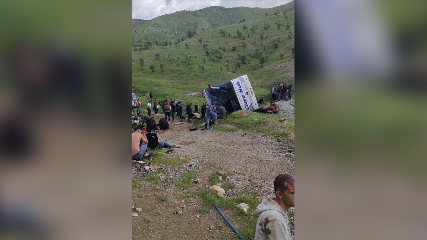 В Турции автобус с военными слетел с горной дороги