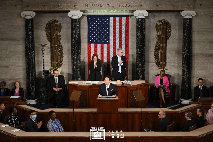 Юн Сок Ёль в Конгрессе США. Обложка © Сайт президента Южной Кореи