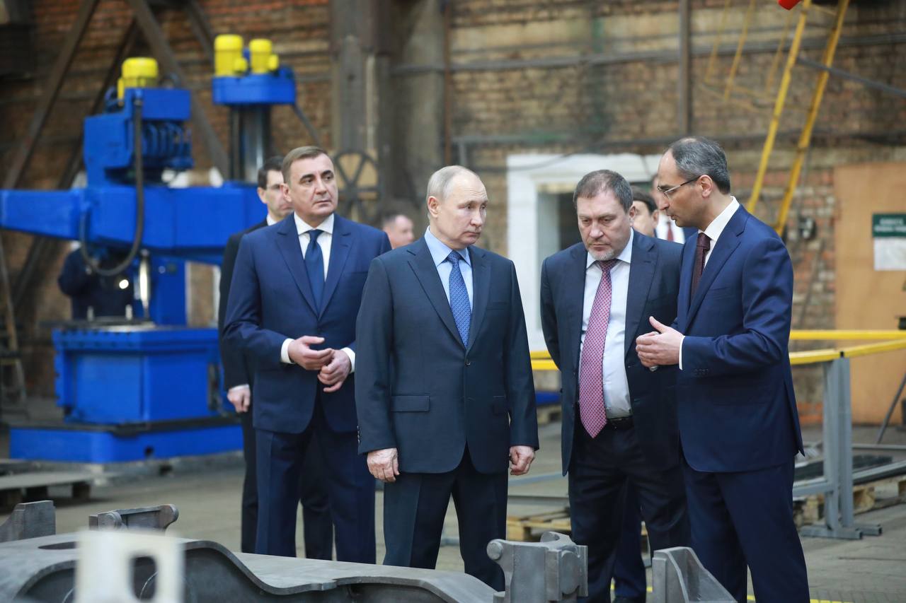 Путин осмотрел производство завода "Тулажелдормаш". Фото © LIFE / Павел Баранов