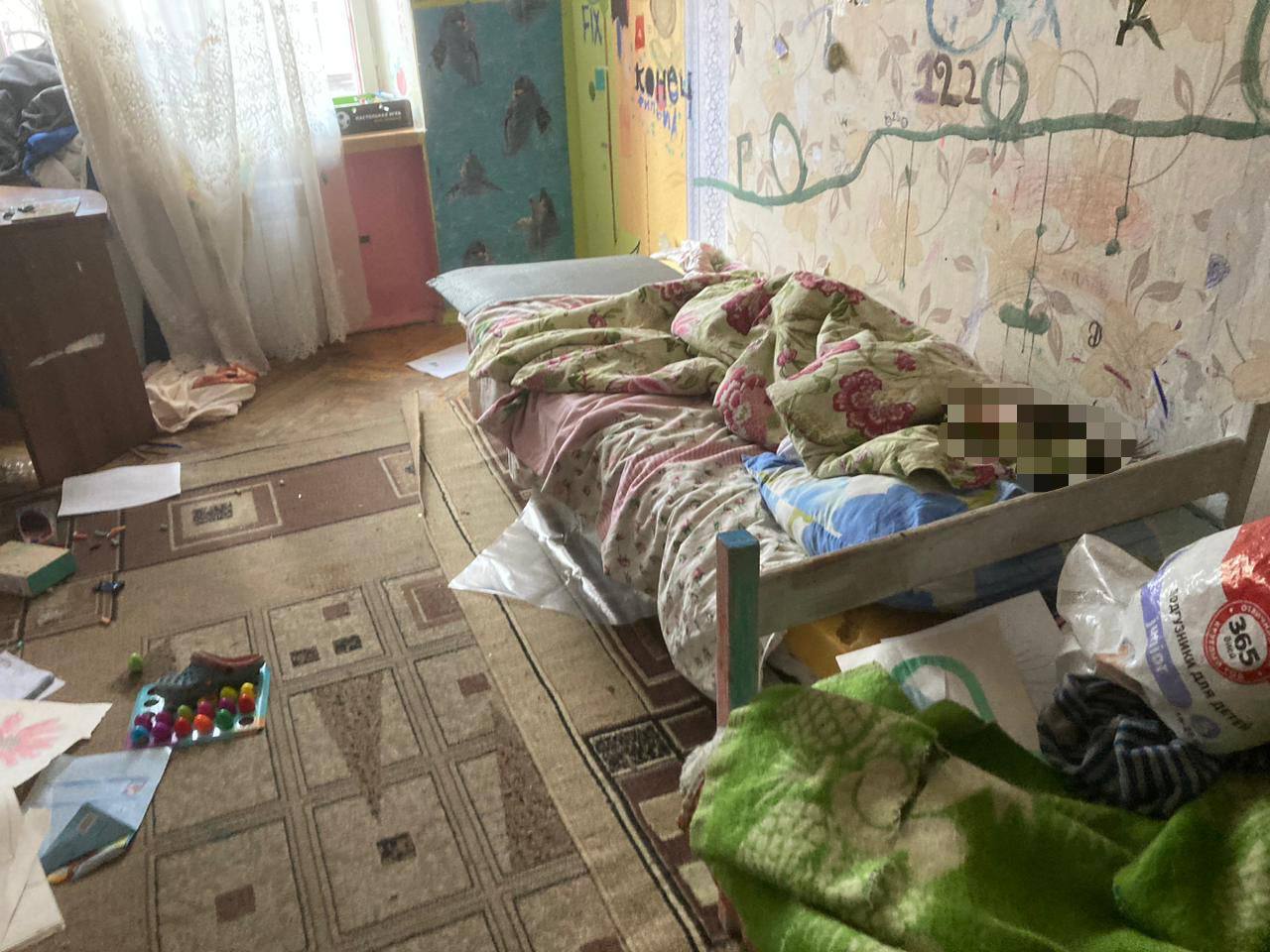 Мальчика-маугли нашли в захламлённой квартире в Москве