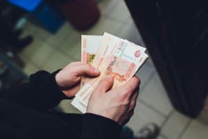 Стало известно, сколько российских компаний повысят зарплаты в этом году