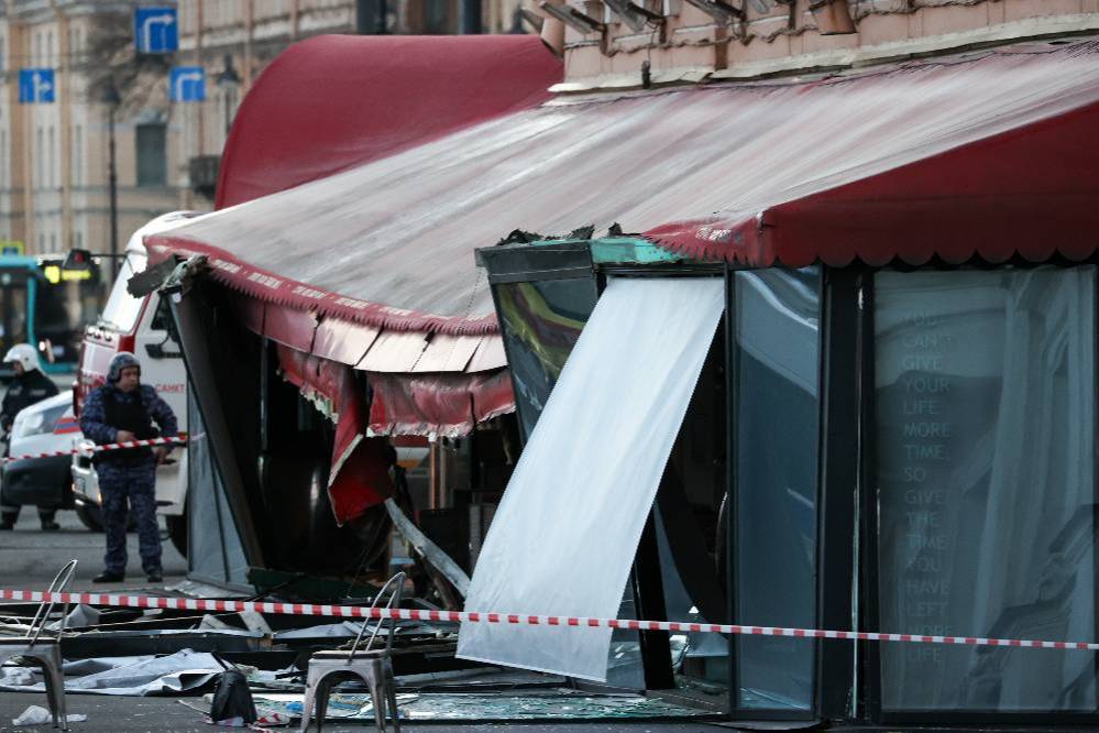 Число пострадавших при взрыве на встрече с военкором Татарским выросло до 40