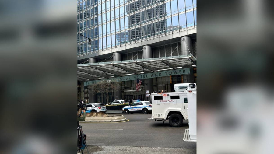 Полиция оцепила небоскрёб Трамп Тауэр в Чикаго. Фото © Twitter / nicksortor