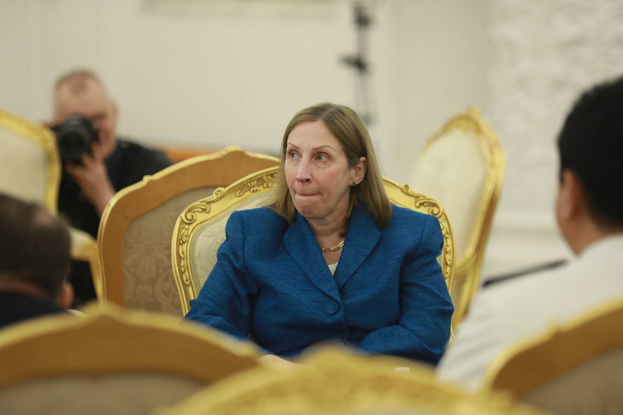 Новый посол США в России Линн Трейси. Обложка © LIFE / Павел Баранов