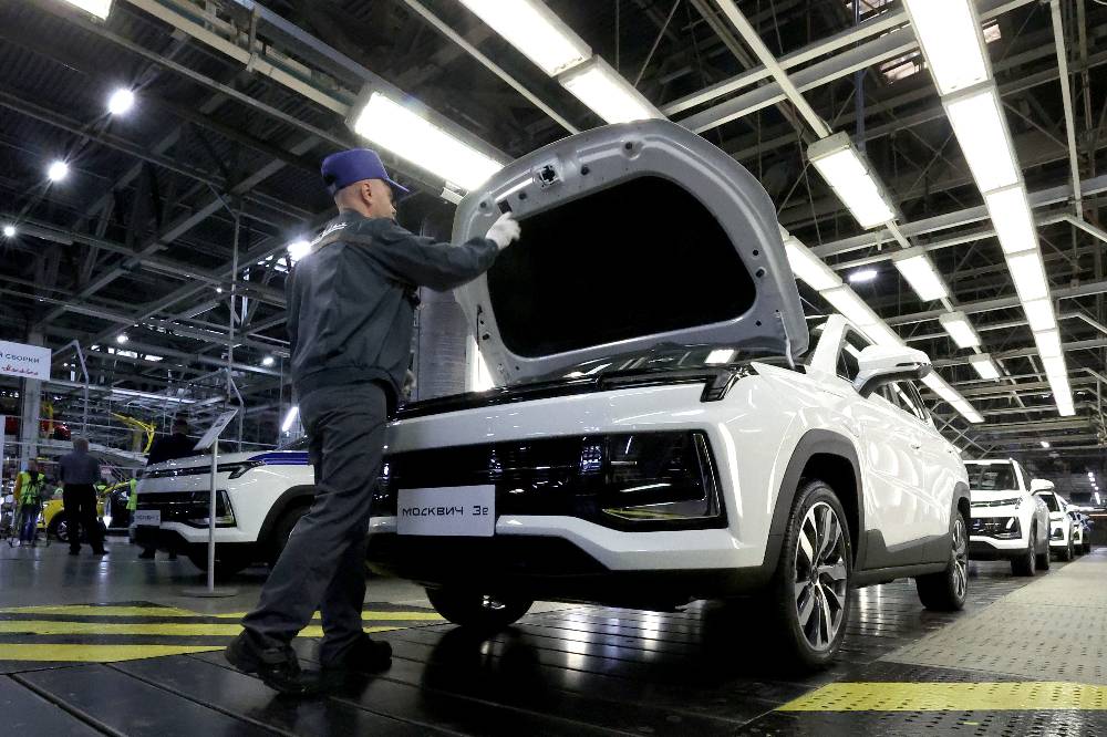 Стало известно, когда новый седан Москвич 6 поступит в продажу