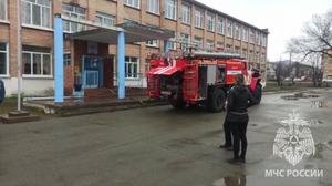 МЧС: В Приморье из-за пожара в школе эвакуировалось почти 500 человек