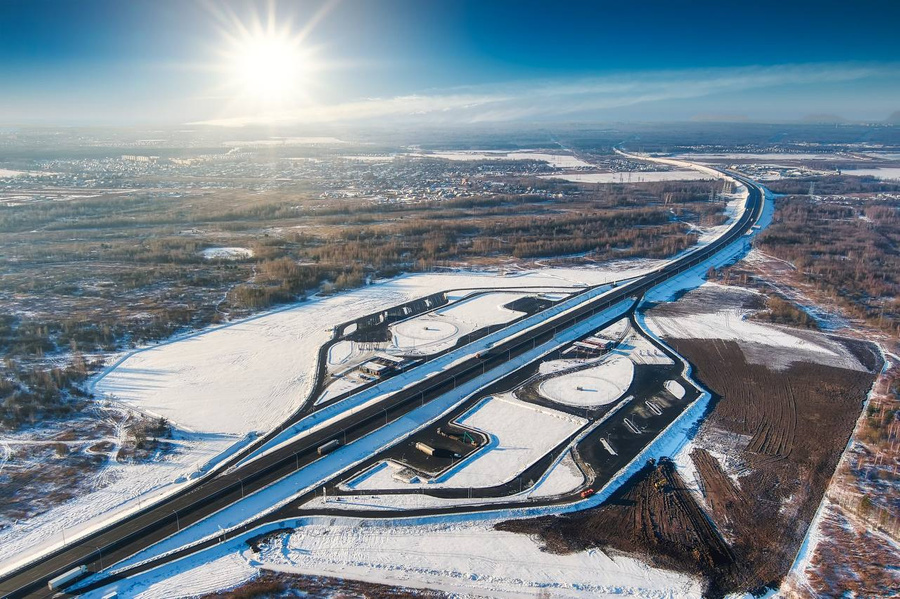 Битум — незаменимый материал для дорожного строительства. Фото © Пресс-служба "Газпром нефти" 