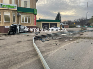 Кадры с места ДТП, которое устроил водитель без прав. Фото © Telegram / ГИБДД Ставропольского края 