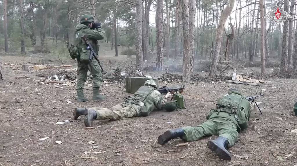 МО РФ показало видео подготовки штурмовиков ЗВО в тыловом районе спецоперации