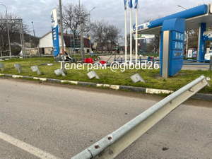 Кадры с места ДТП, которое устроил водитель без прав. Фото © Telegram / ГИБДД Ставропольского края 