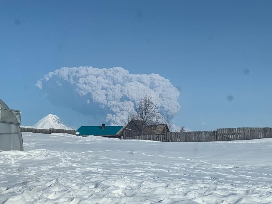 Извержение вулкана Безымянный на Камчатке. Обложка © Telegram / Камчатский филиал ФИЦ ЕГС РАН