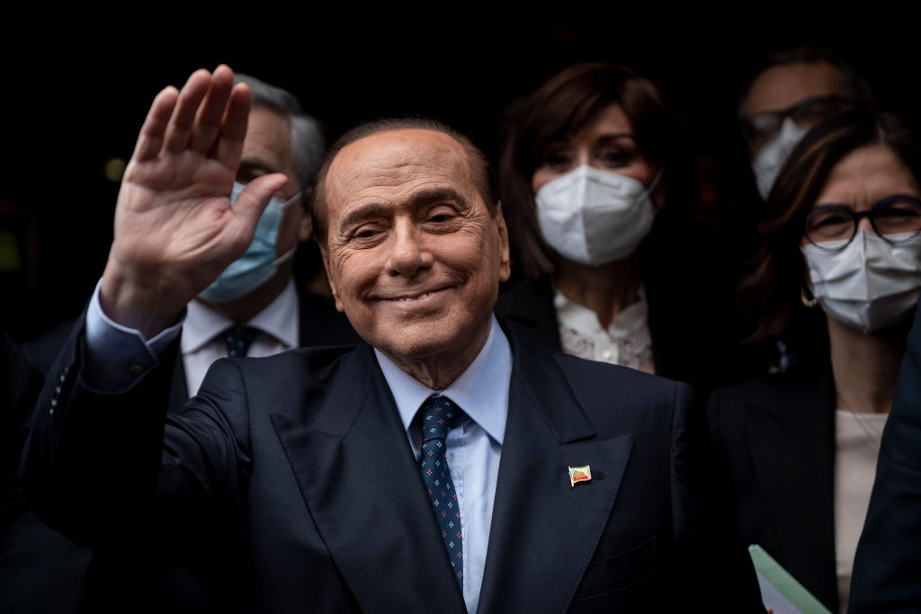Стало известно о состоянии больного раком крови Берлускони