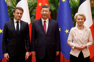 "Была в ярости!": Французский политик высмеял фон дер Ляйен за её провал в Китае
