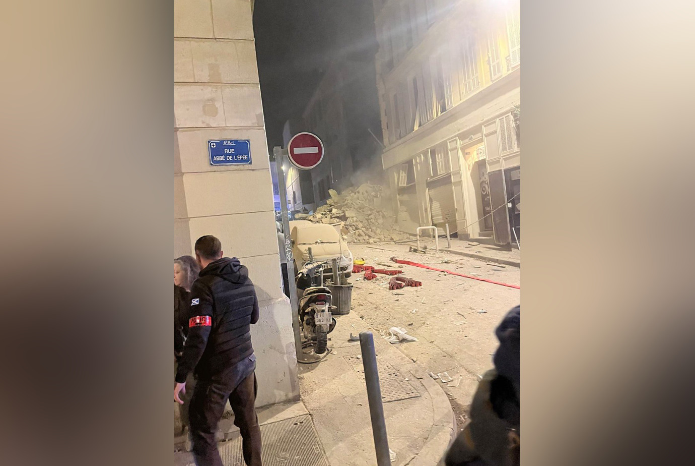 При обрушении дома в Марселе пострадали пять человек