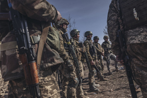 ВСУ указали на провал контрнаступления из-за брошенных в "артёмовскую мясорубку" элитных войск
