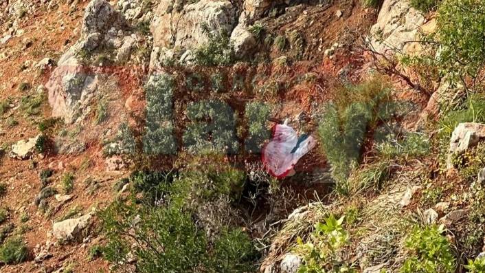 Парашютист упал на скалы в Турции. Обложка © Twitter / gercekalanya