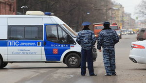 В Петербурге водитель "ауди" прокатил сотрудников ППС на капоте и сбежал