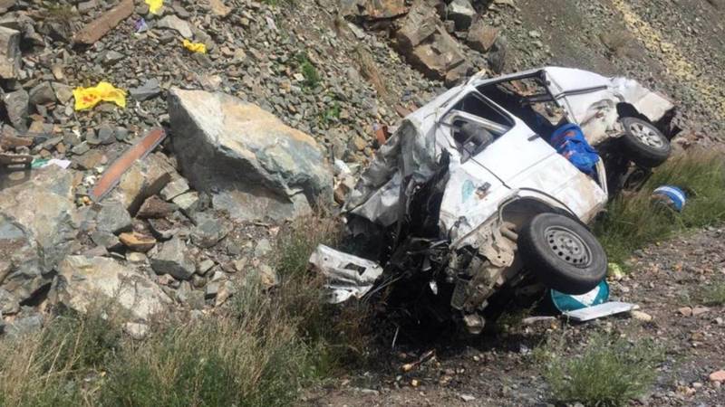 В Таджикистане микроавтобус упал в пропасть с 200-метровой высоты