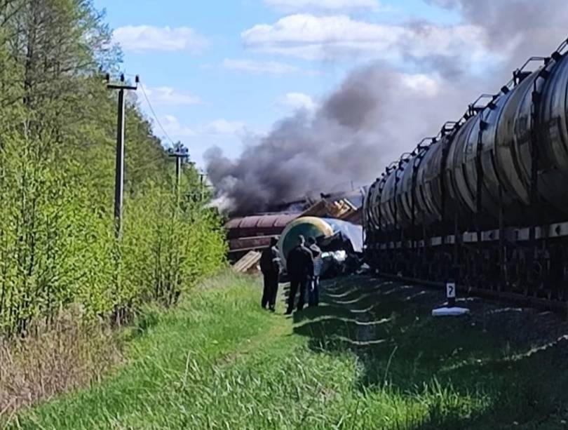В Брянской области локомотив сошёл с рельсов из-за взрыва
