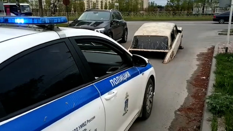 В Ставрополе остановили машину без задних колёс. Обложка © t.me / gibdd26