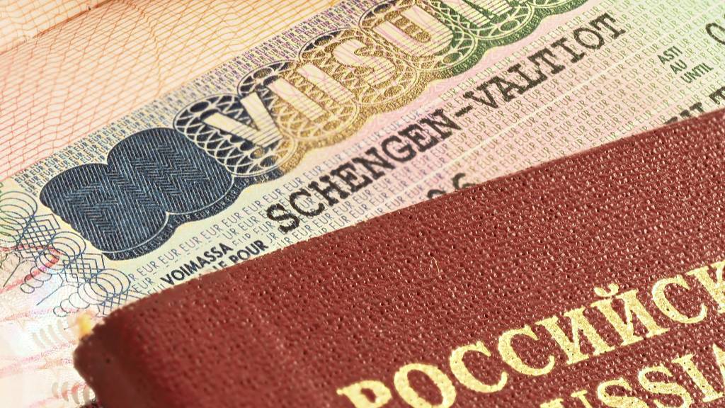 Российским туристам стали реже выдавать шенген
