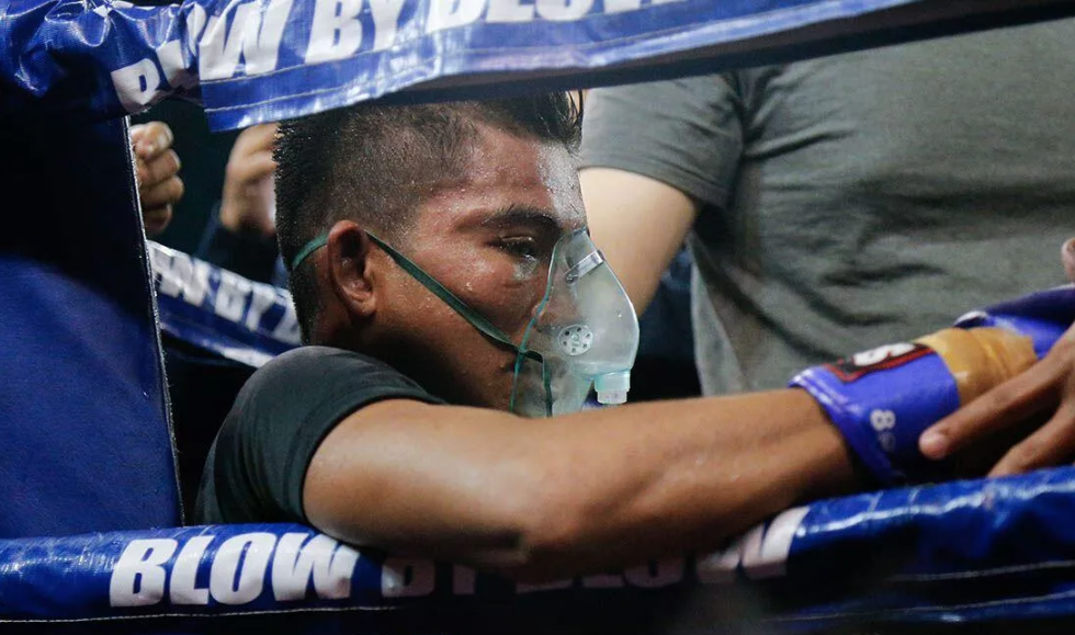 22-летний боксёр выиграл поединок и упал замертво при присуждении ему победы