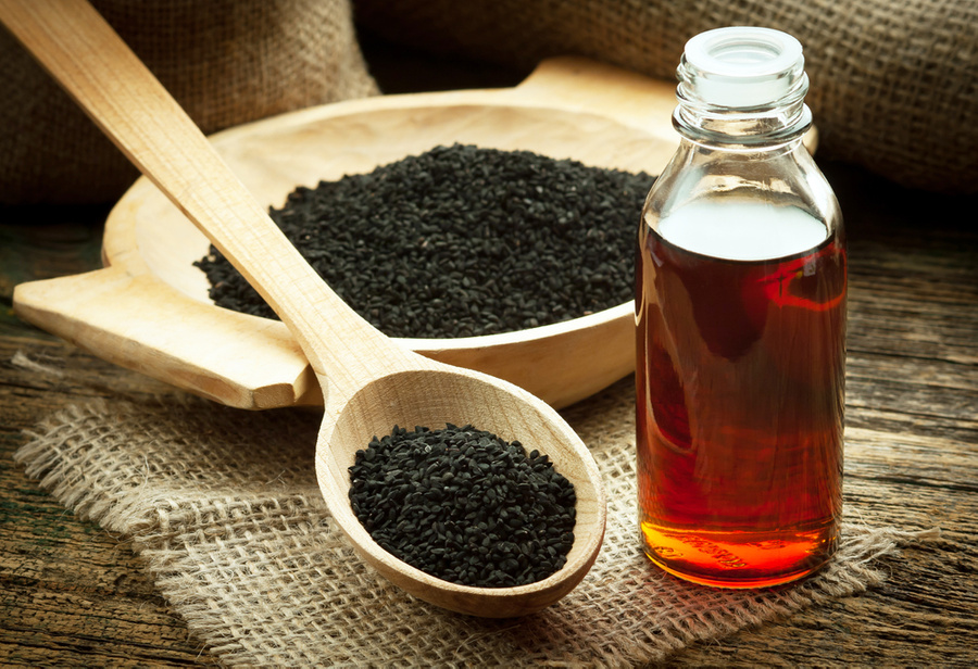 В масле чёрного тмина содержится целый спектр незаменимых жирных кислот, а также витамины группы D, А, С. Фото © Shutterstock
