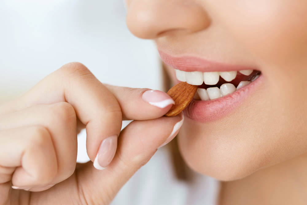 Врач назвала 6 привычек, которые разрушают зубы