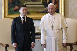Зеленский собрался снова уехать с Украины, в этот раз – к папе римскому