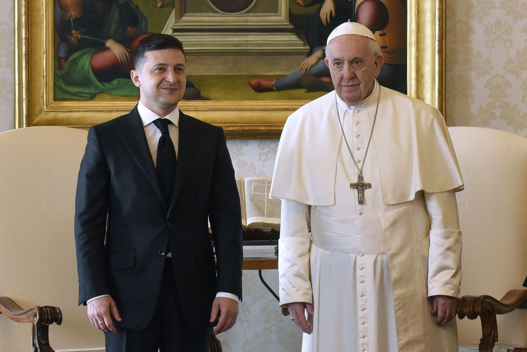 Зеленский собрался снова уехать с Украины, в этот раз  к Папе Римскому