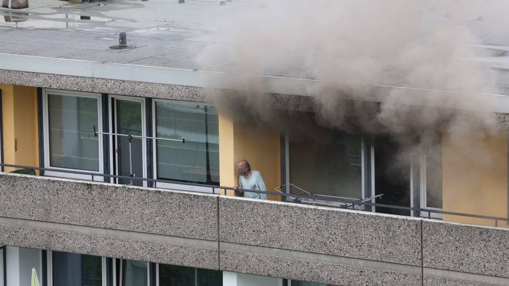 Снайперы на крышах, вертолёт в небе: Немец подорвал жилую многоэтажку под Дюссельдорфом