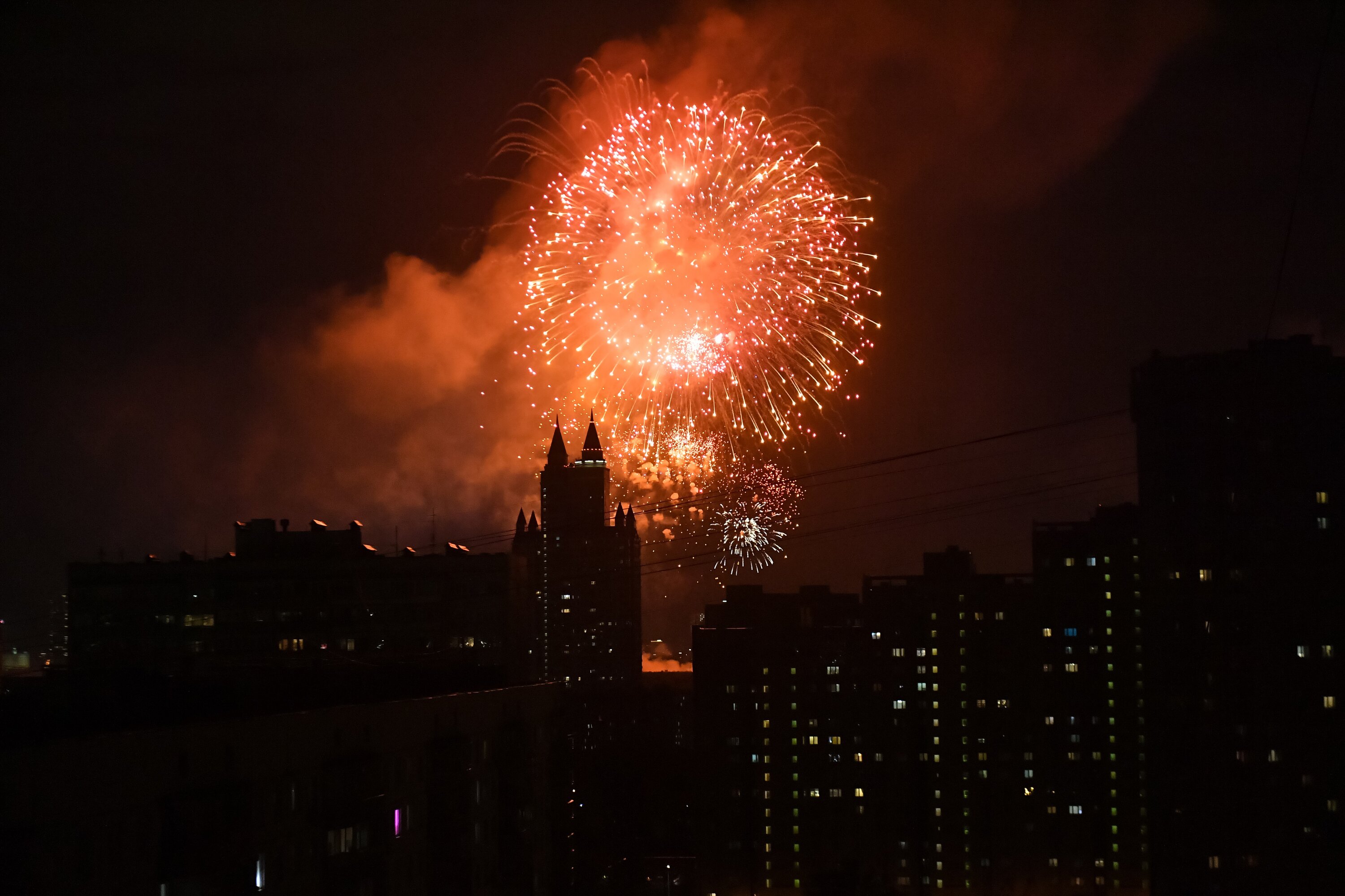 Небесный тихоход, хор и ещё 500 акций: Как Москва отметила День Победы