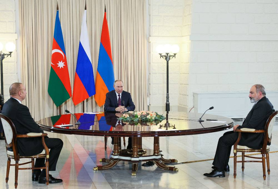 Путин, Алиев и Пашинян на трёхсторонней встрече. Архивное фото. Обложка © ТАСС / Сергей Бобылев