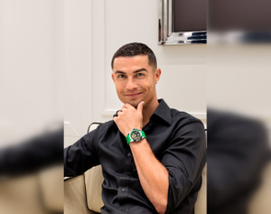 Роналду получил часы с бриллиантами и его изображением стоимостью 105 тысяч евро