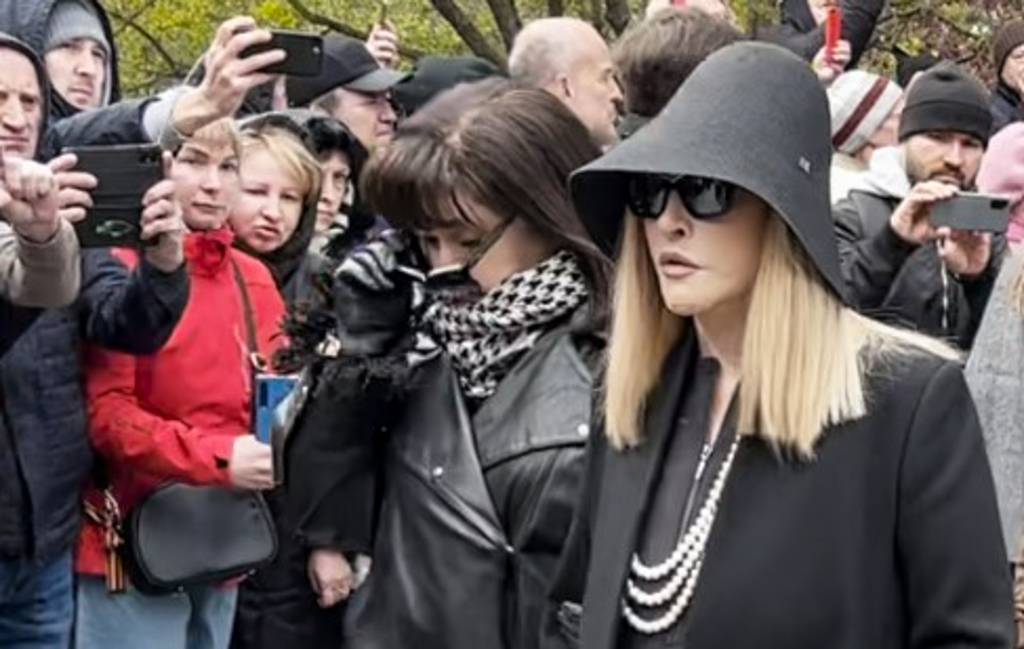 Пугачёва снова покинула Россию