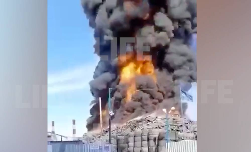 Площадь пожара на складе с шинами в Подмосковье выросла до 2,5 тысячи квадратов
