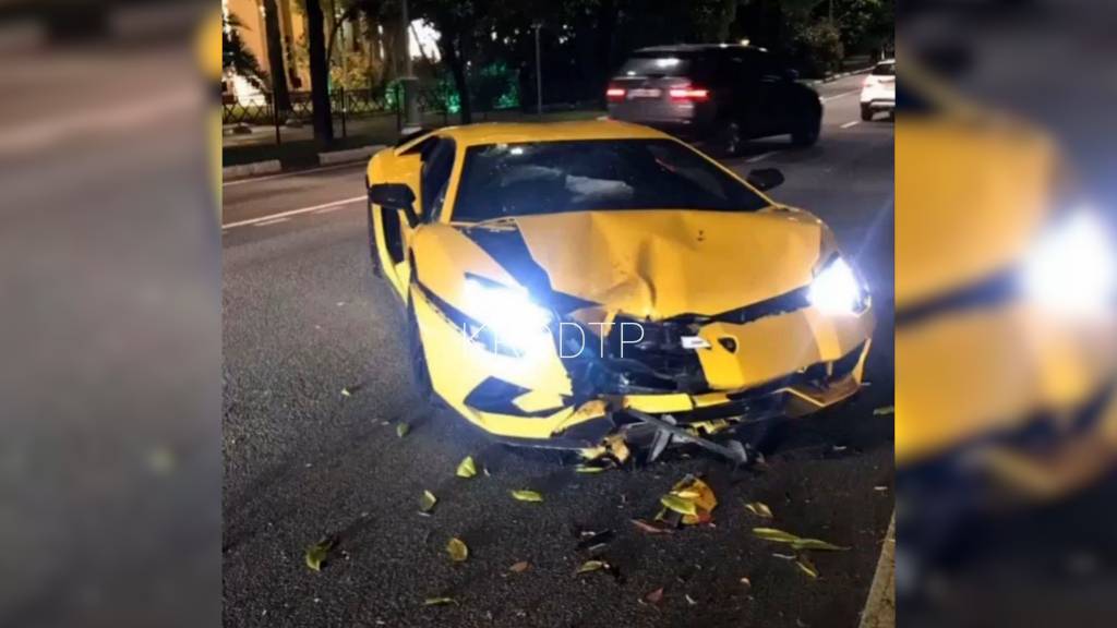 Дорогущий Lamborghini в Сочи о дерево разбила девушка