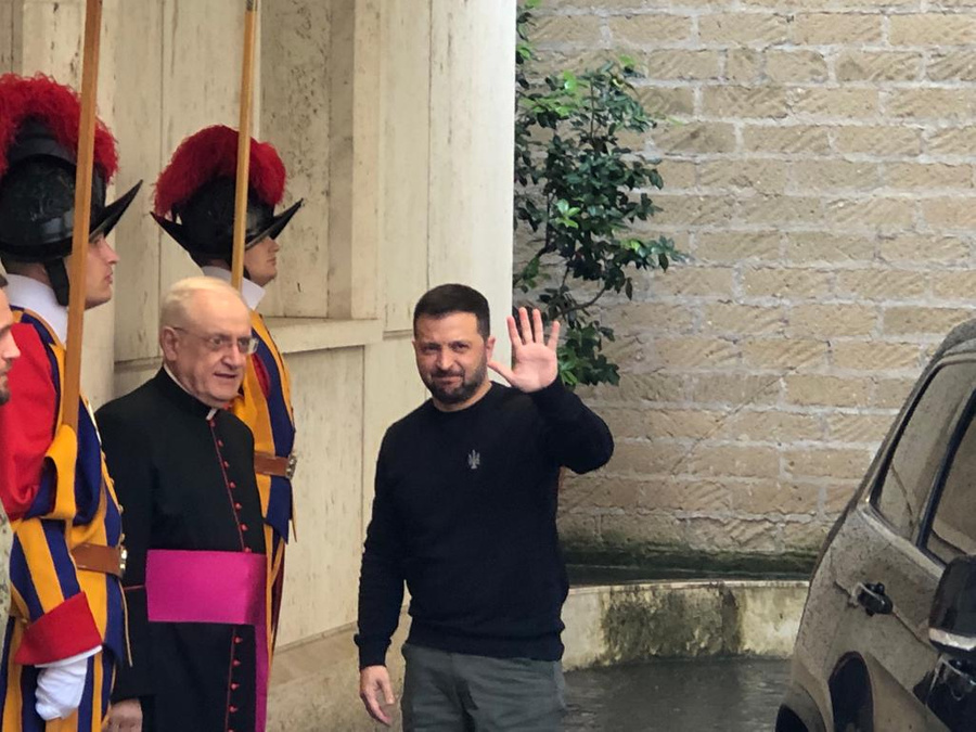 Зеленский прибыл в Ватикан на встречу с папой римским. Обложка © Twitter / Vatican News
