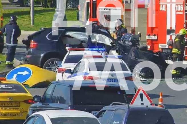 Крутой вираж на BMW стал последним в жизни водителя на юге Москвы