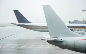 Десятки рейсов задержали из-за неизвестного дрона в лондонском аэропорту Гатвик