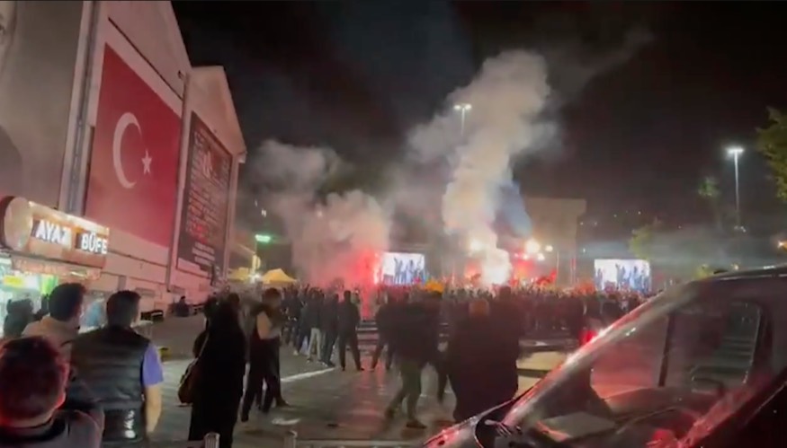 Сторонники Эрдогана вышли на стихийные митинги в Стамбуле и Анкаре