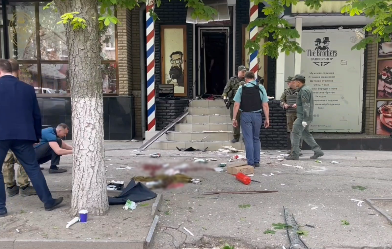 Пасечник: Семь человек пострадало при взрыве в барбершопе в Луганске