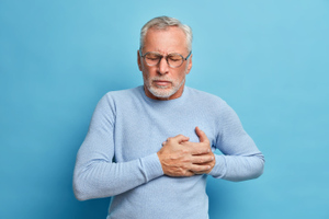 Боль в горле и изжога могут быть предвестниками инфаркта и стенокардии