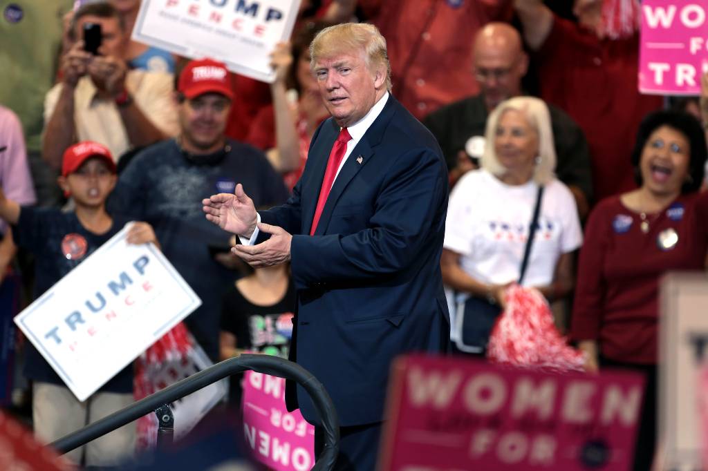 Трамп назвал обманом американцев доклад об отсутствии его связи с Россией