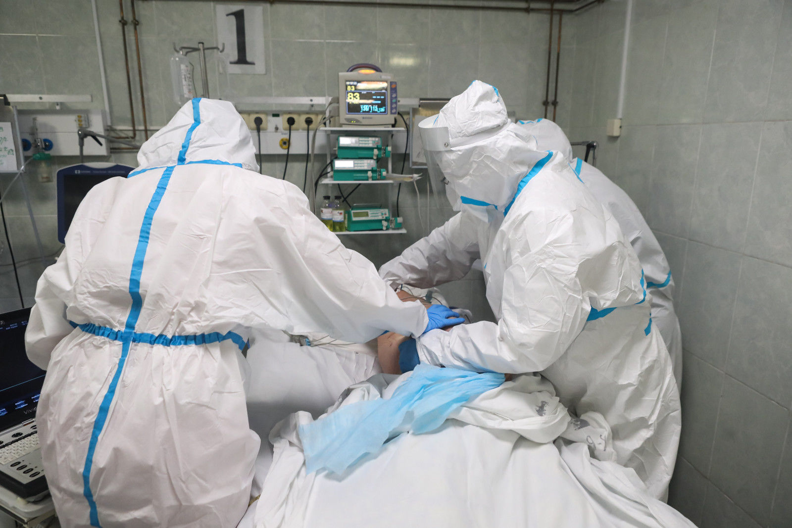 Главврачи петербургских больниц рассказали, как медики боролись с ковидом в начале пандемии