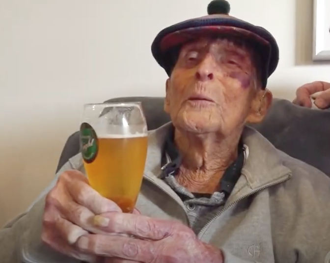 Старейший житель Новой Зеландии Джек Коу. Фото © 1News / YouTube