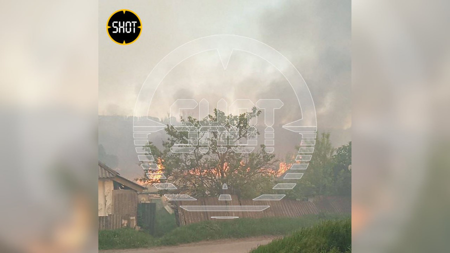 Последствия обстрела фосфорными снарядами села Старый Хутор Белгородской области. Обложка © SHOT