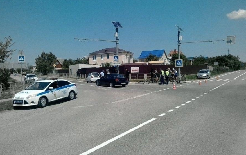 Место ДТП в Анапе с участием пенсионера и велосипедистов. Фото © VK / "Автомобильный Краснодар"