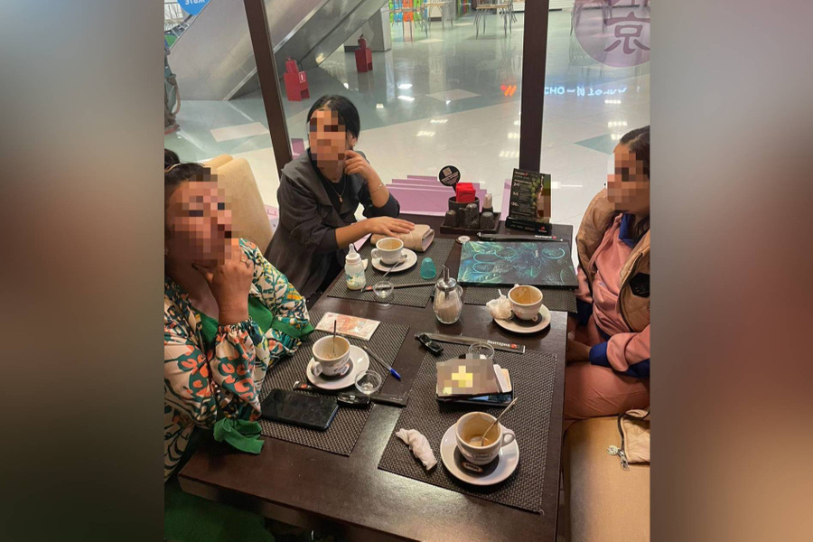 Женщины, задержанные при попытке продать младенца за 60 тысяч рублей. Обложка © Telegram / Прокуратура Москвы