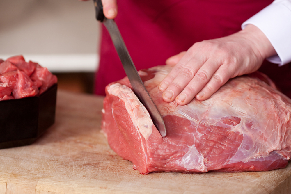 В Хакасии семилетний мальчик остался без глаза из-за попытки отца разделать мясо
